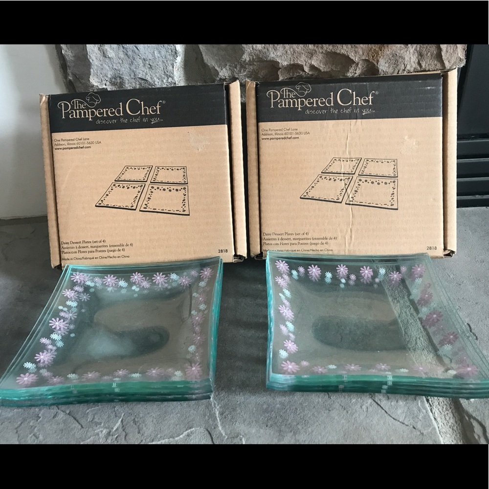 Pampered Chef daisy Dessert Plates